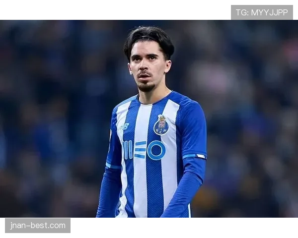 维蒂尼亚的战术进化：如何从前场连接器重塑后场出球体系